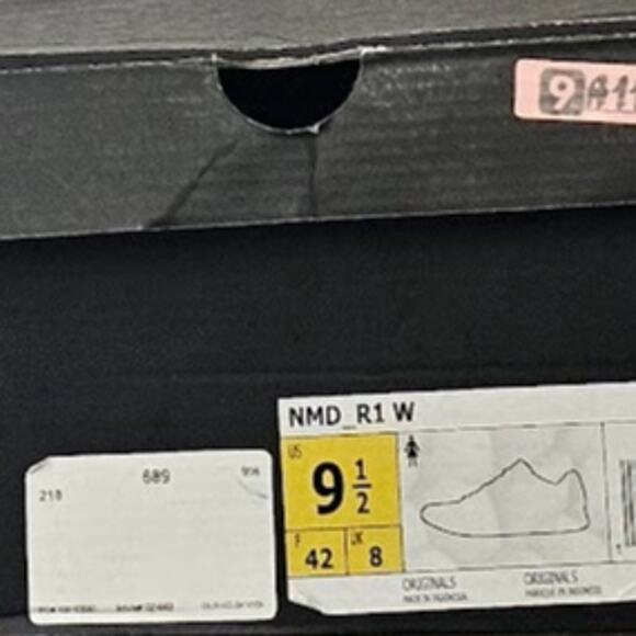 ADIDAS Women's NMD R1  Casual Sneakers Size 9.5 Blush NWT - Picture 9 of 9